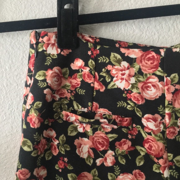 Forever 21 High Waist Floral Shorts - Picture 6 of 9